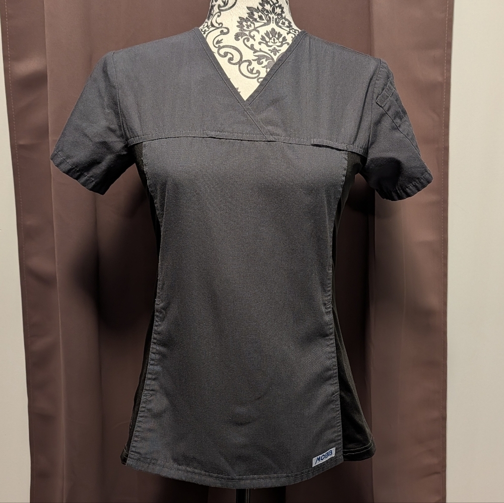 🖤 MOBB Women's Scrub Top- XS